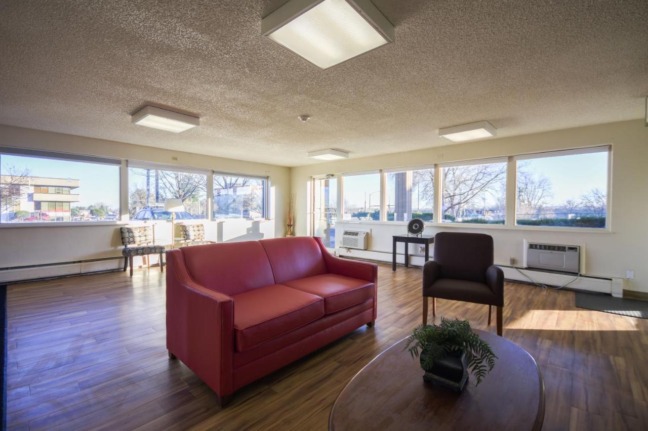 Hometowne By Red Roof Denver - West 2*