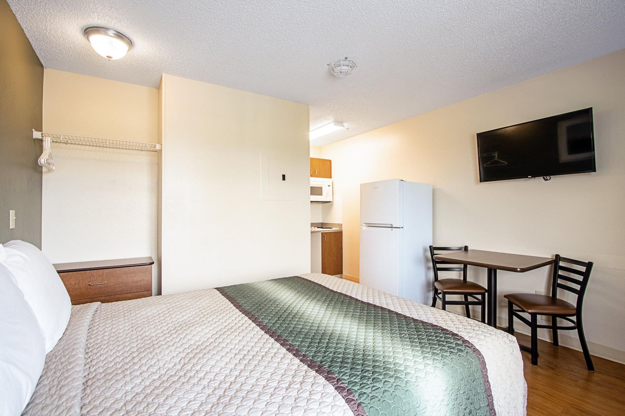 Motel Hometowne By Red Roof Denver - West