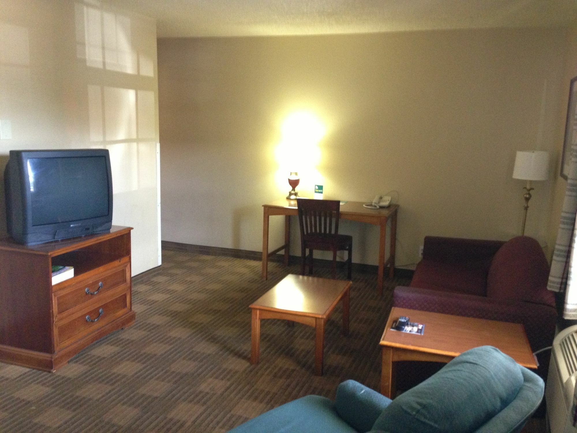 Hometowne By Red Roof Denver - West Motel 2*