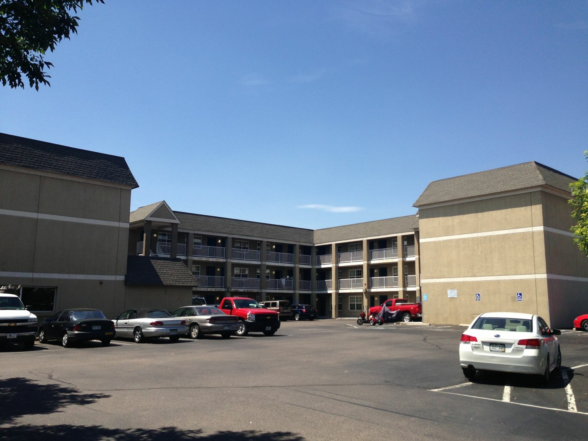 Hometowne By Red Roof Denver - West Motel 2*